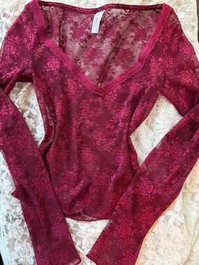Urban Outfitters Sheer Floral Lace V-Neck Top - Burgundy